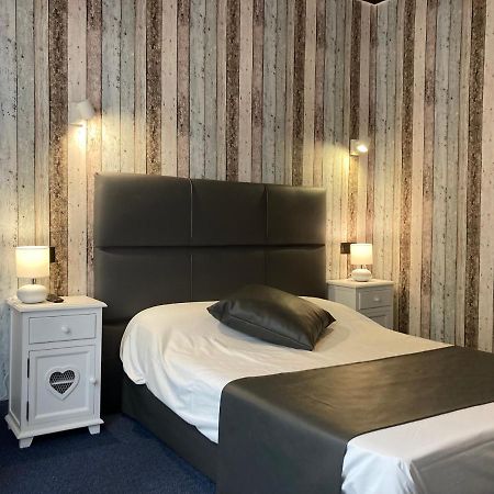 Hotel Le Faisan モンリュソン エクステリア 写真