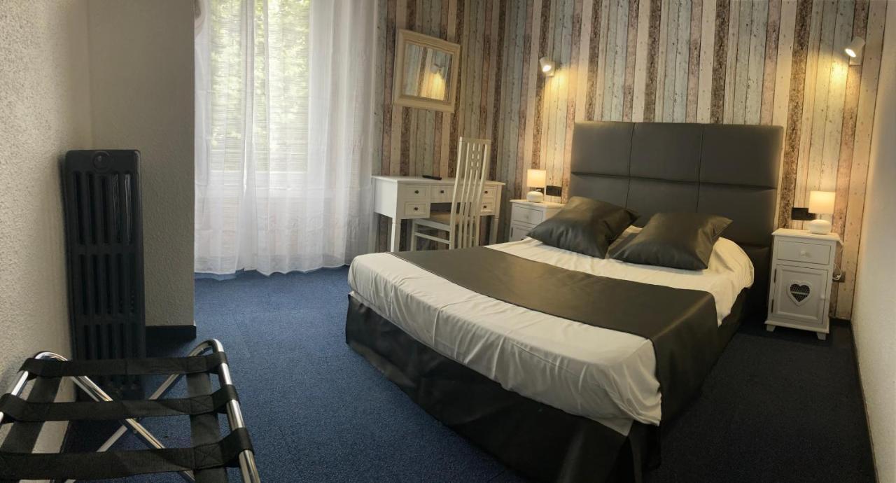 Hotel Le Faisan モンリュソン エクステリア 写真