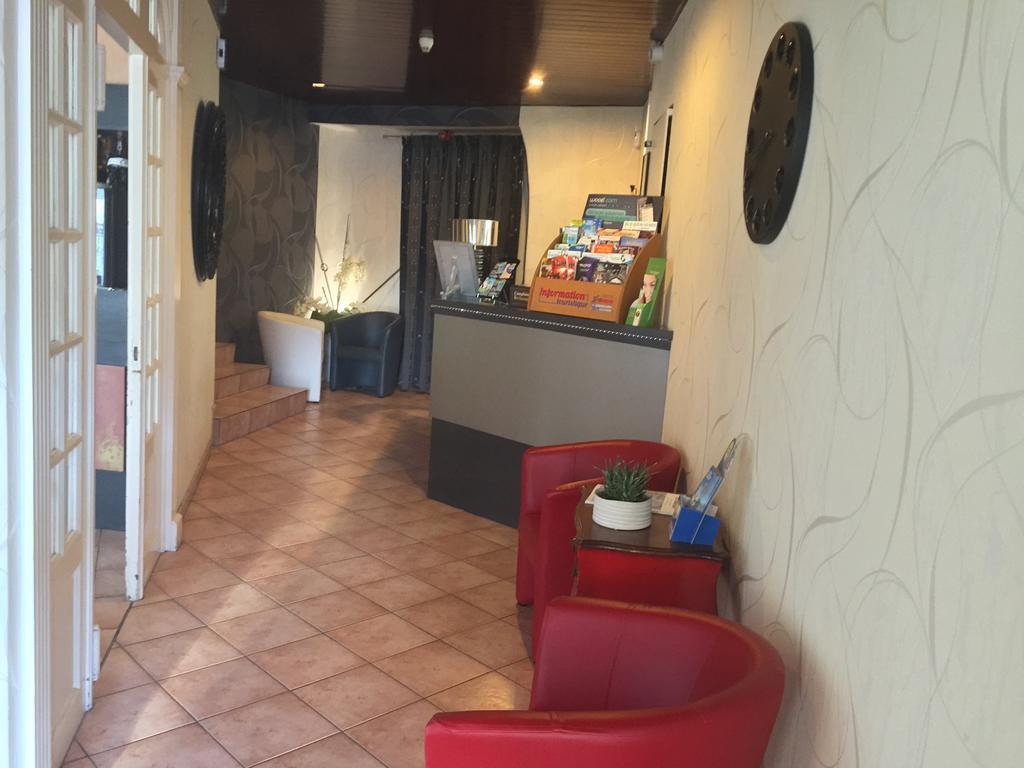 Hotel Le Faisan モンリュソン 部屋 写真