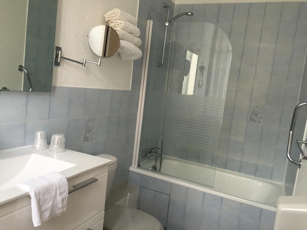Hotel Le Faisan モンリュソン 部屋 写真