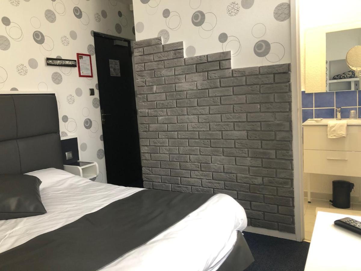 Hotel Le Faisan モンリュソン エクステリア 写真