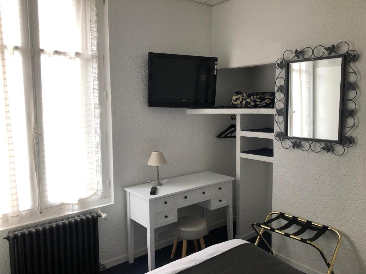 Hotel Le Faisan モンリュソン エクステリア 写真