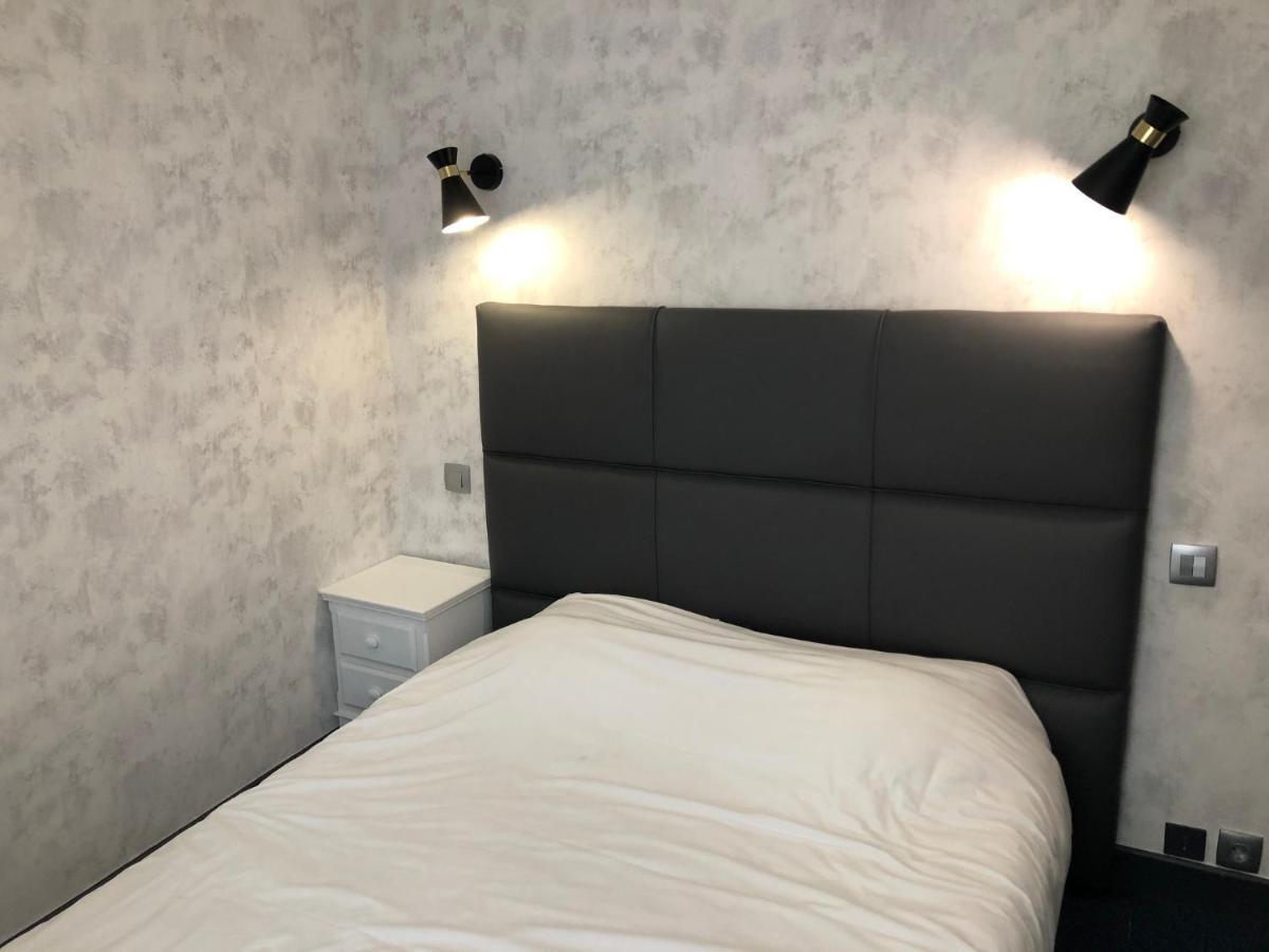 Hotel Le Faisan モンリュソン エクステリア 写真