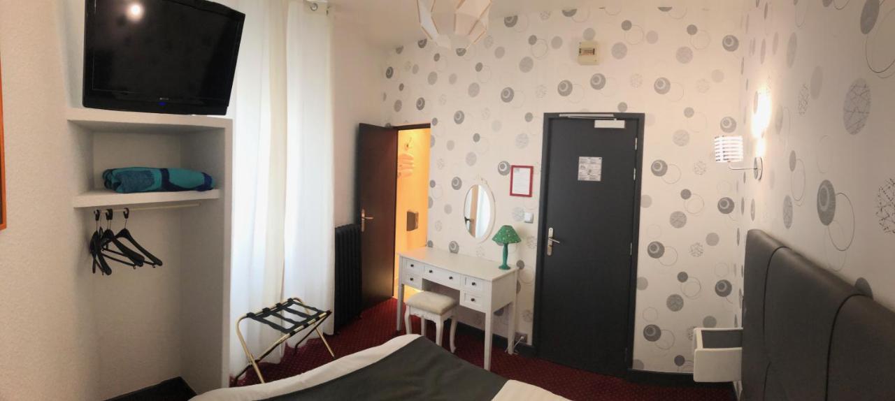 Hotel Le Faisan モンリュソン エクステリア 写真