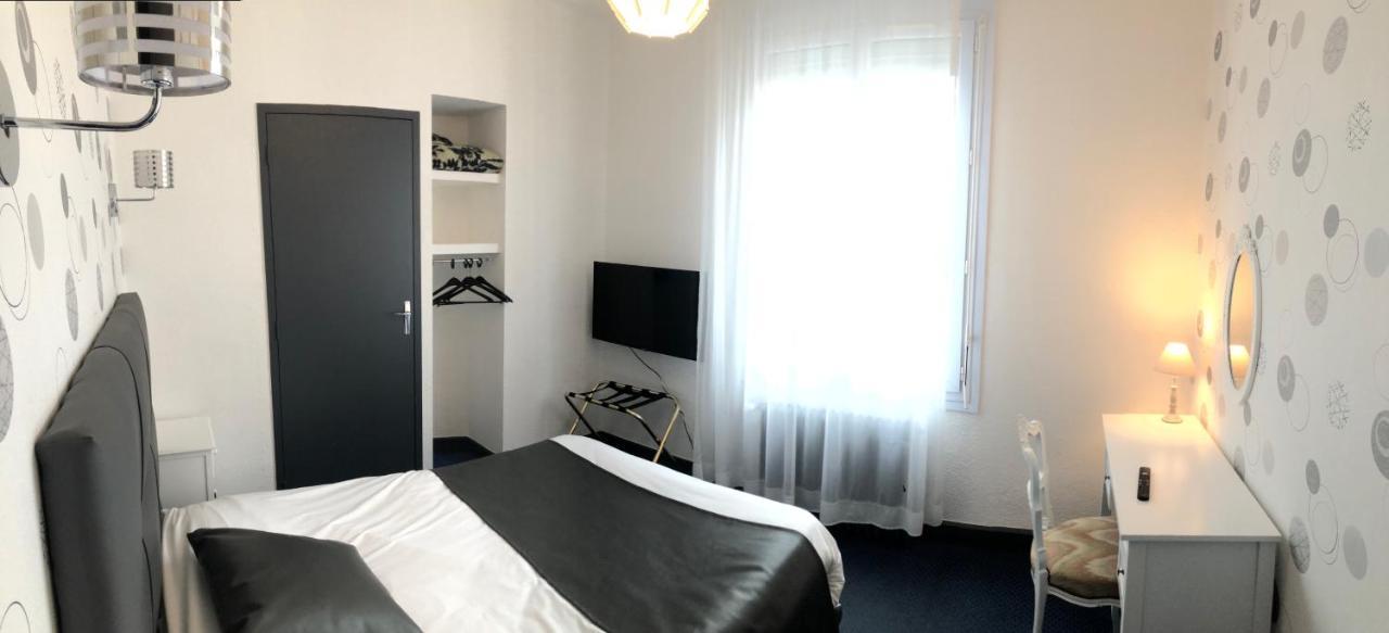 Hotel Le Faisan モンリュソン エクステリア 写真