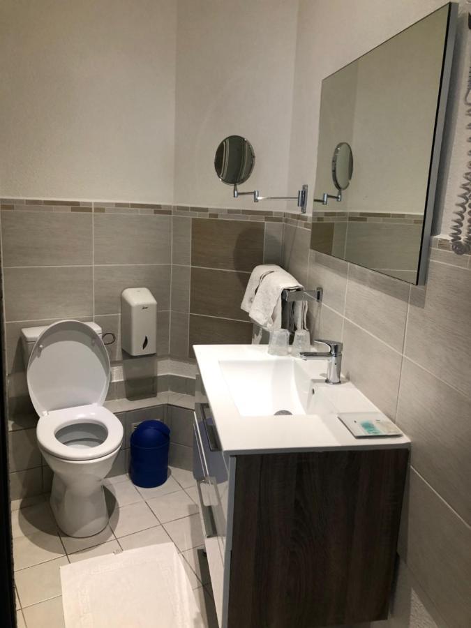 Hotel Le Faisan モンリュソン エクステリア 写真