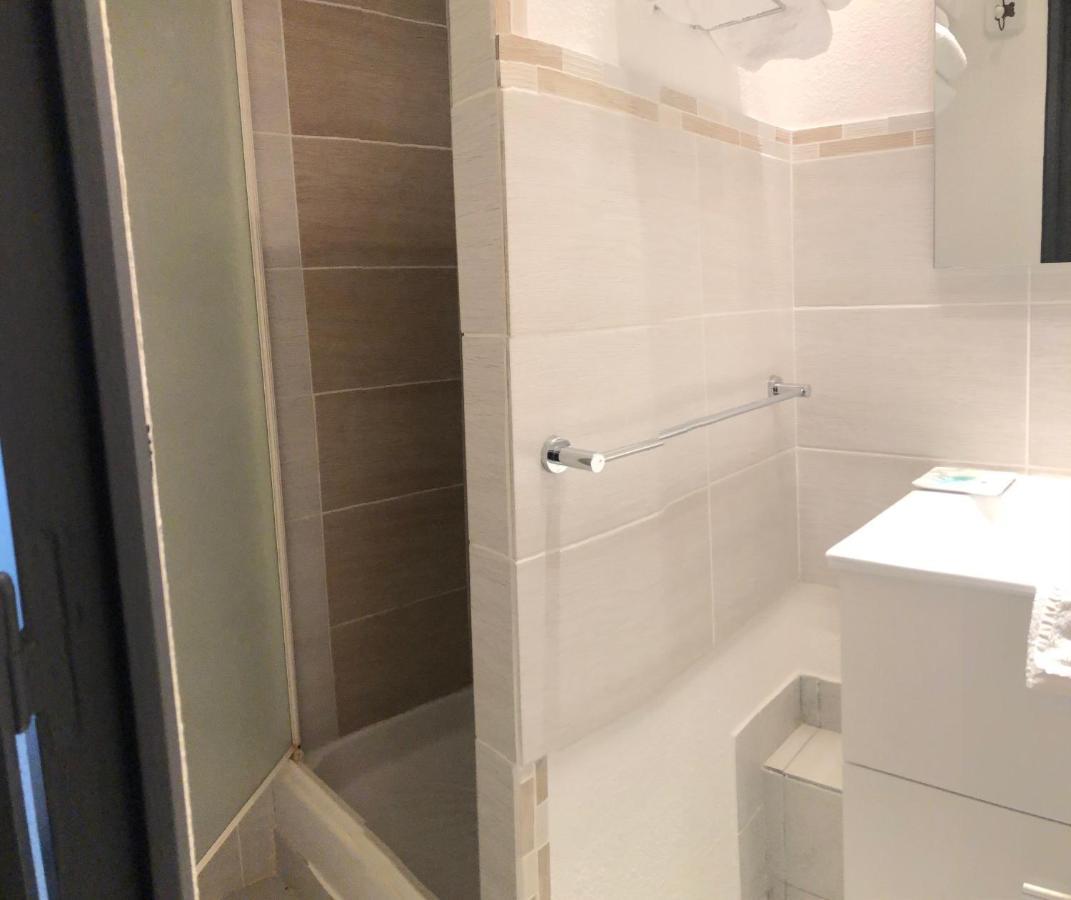 Hotel Le Faisan モンリュソン エクステリア 写真